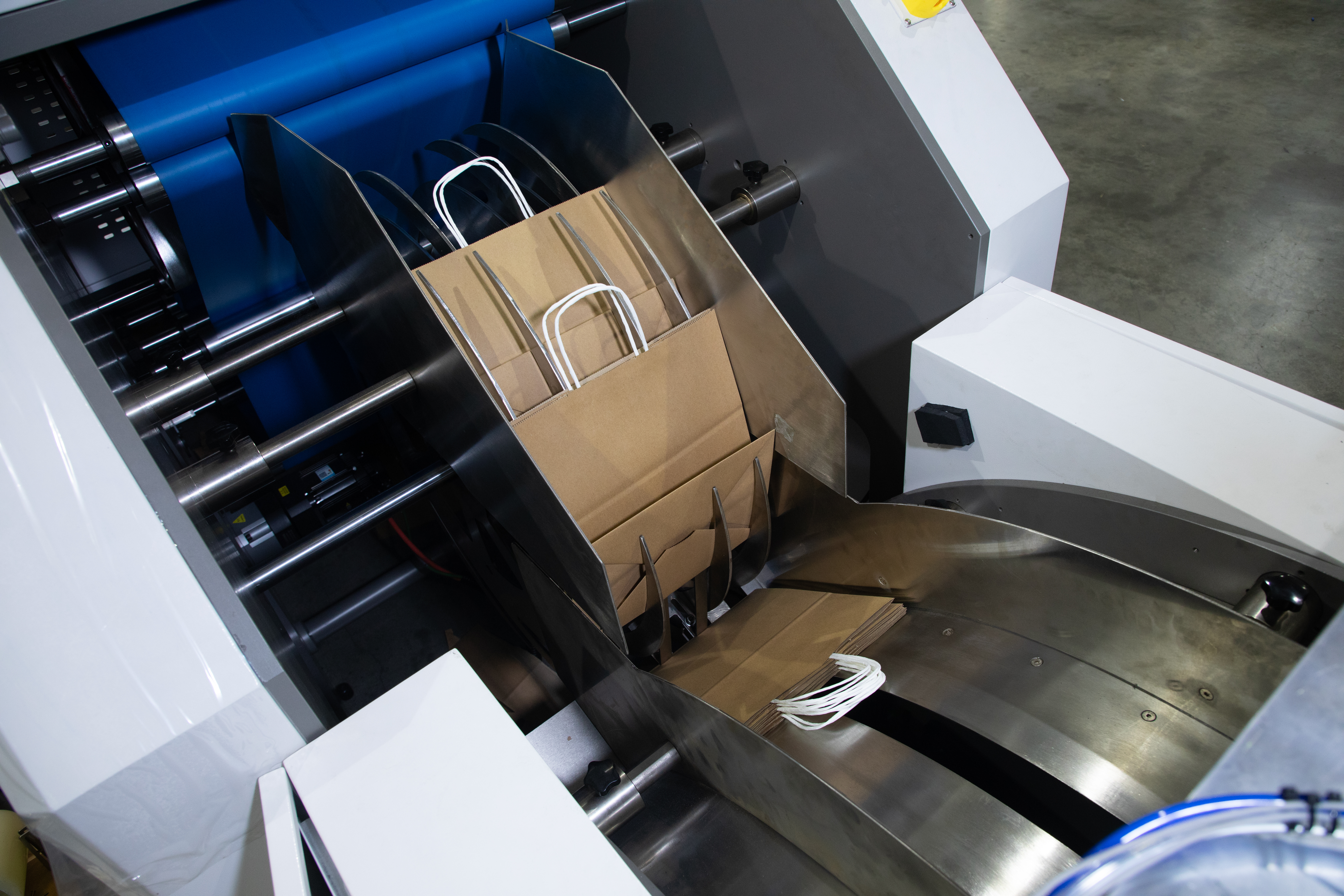 New World A Bag Paper Bag Machine พร้อมด้ามจับ Twisted Online