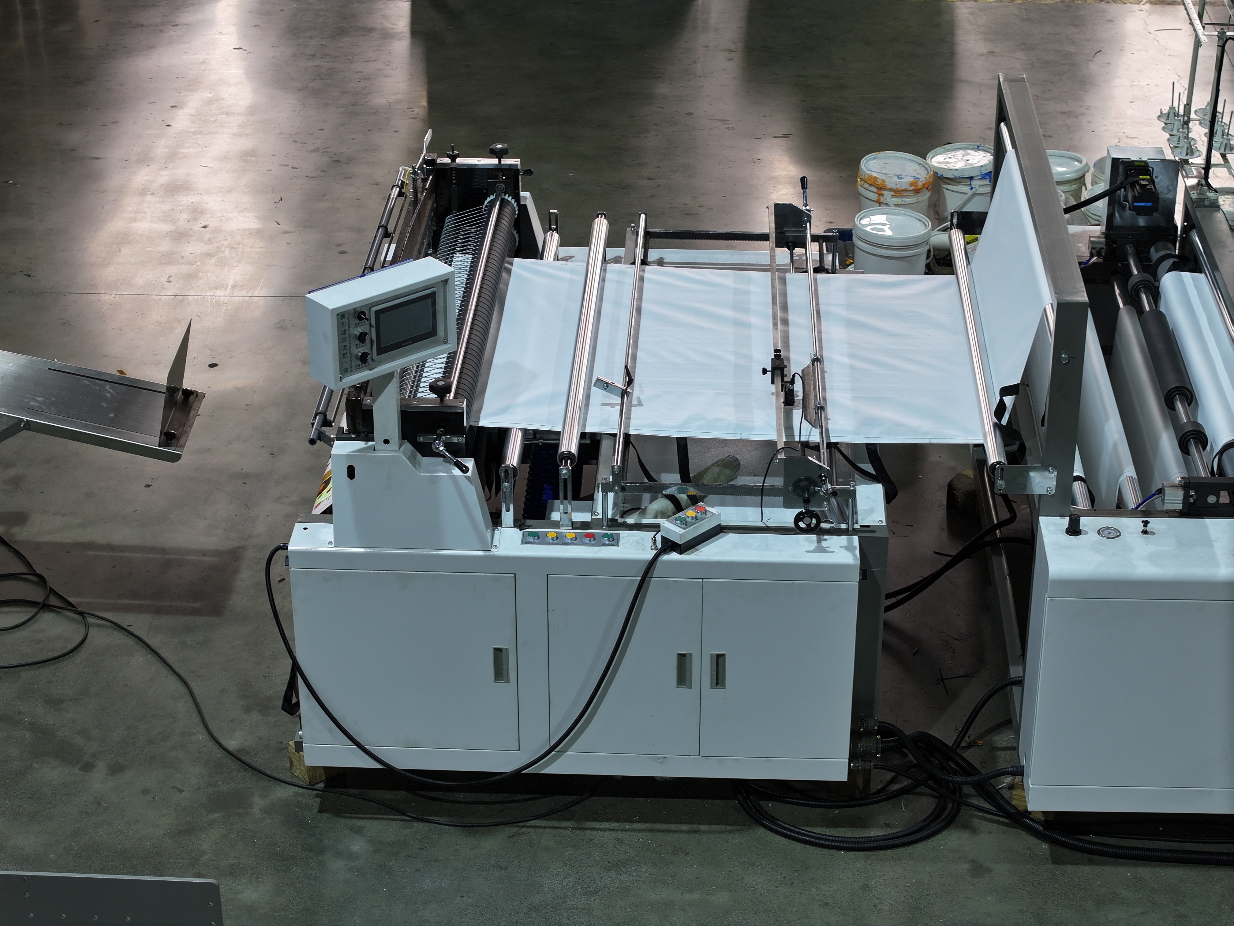ONL-XG1200 การเย็บและตัดเย็บแบบสองด้านที่ไม่ได้ทอ