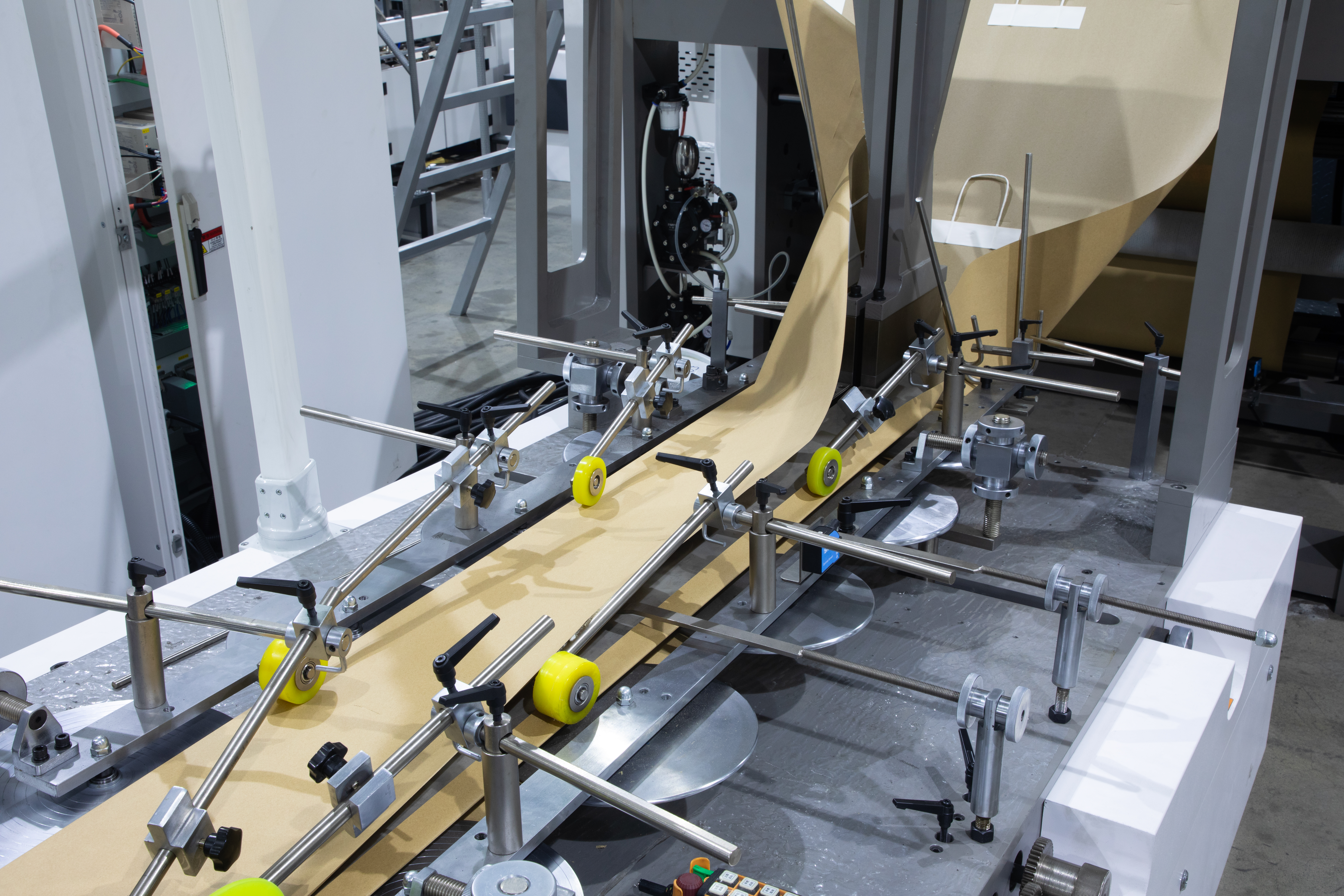 New World A Bag Paper Bag Machine พร้อมด้ามจับ Twisted Online